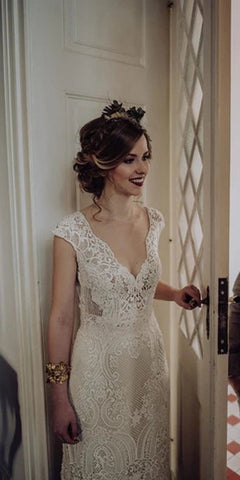 Spitzenhochzeitskleid mit kleinen Flügelärmeln Vintage Spitzenmuster Brautkleid