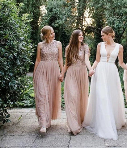 Einfaches Ballkleid mit V-Ausschnitt und tiefem Ausschnitt aus Tüll