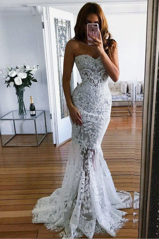 Elegantes langes Meerjungfrau-Brautkleid aus Spitze mit offenem Rücken und Perlen