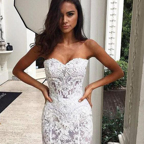 Elegantes langes Meerjungfrau-Brautkleid aus Spitze mit offenem Rücken und Perlen