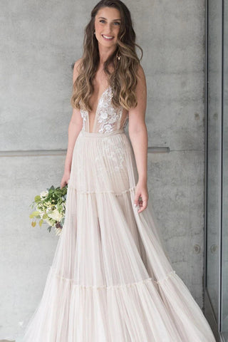 A-Linien-Brautkleid mit Stickereien und Applikationen im V-Ausschnitt im Bohème-Stil aus Tüll