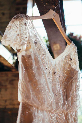 Funkelnde Brautkleider Romantisches A-Linie V-Ausschnitt Perlenbesetztes Chiffon-Brautkleid, MW442