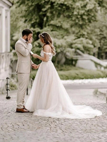 Wonderful Appliqued A-line Wedding Dresses With Cap Sleeves Tulle Gowns