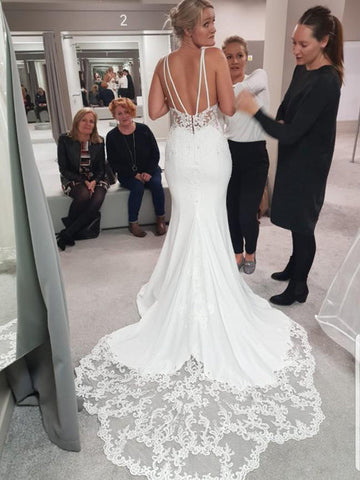 Schlichtes Spaghettiträger-Meerjungfrau-Brautkleid mit herzförmigem Ausschnitt und Schleppe aus Spitze