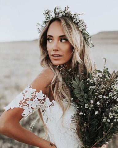 Rustikales Meerjungfrau-Spitzen-Hochzeitskleid in Elfenbein mit Illusionsausschnitt und Strandhochzeitskleid