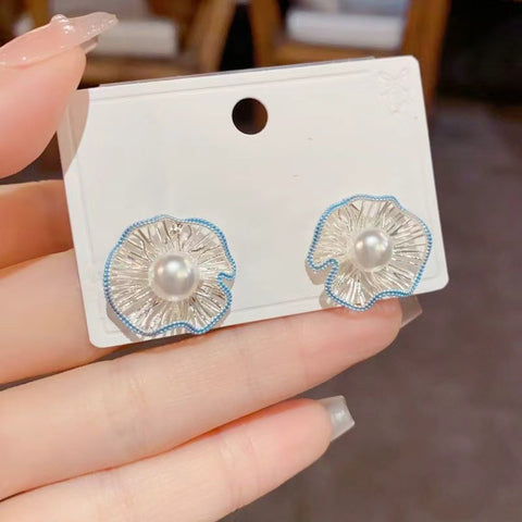 Cold feeling hollow bead flower ball stud earrings women's new earrings high-end sense niche design temperament earrings
