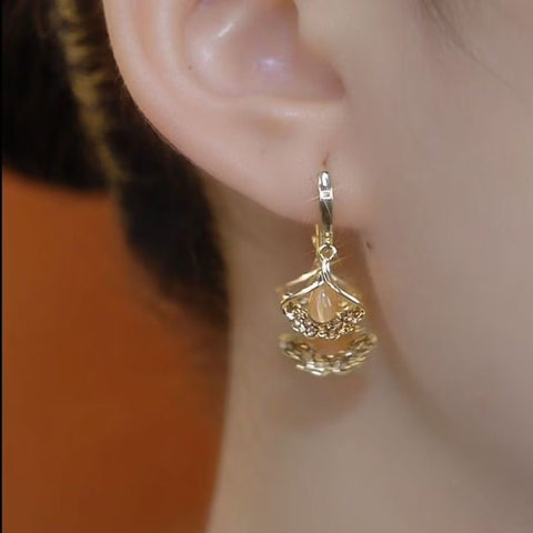 Temperament Fashion Versatile Light Luxury Simple Niche Design Show High Gentle Sweet Ginkgo Biloba Earrings Women