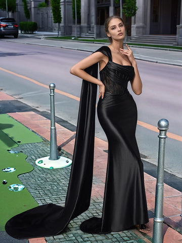 Langes Ballkleid aus Spitze mit One-Shoulder-Träger und Schleppe