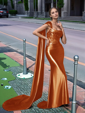 Langes Ballkleid aus Spitze mit One-Shoulder-Träger und Schleppe