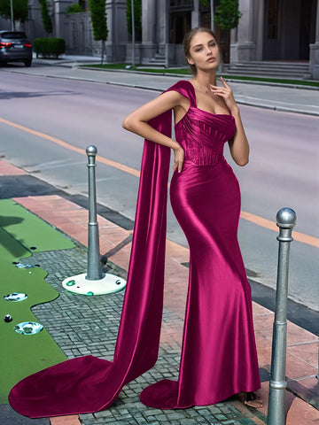 Langes Ballkleid aus Spitze mit One-Shoulder-Träger und Schleppe