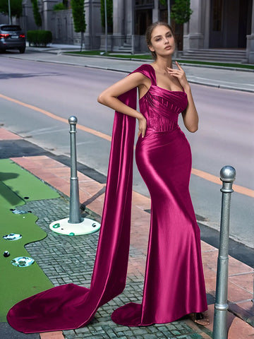 Langes Ballkleid aus Spitze mit One-Shoulder-Träger und Schleppe