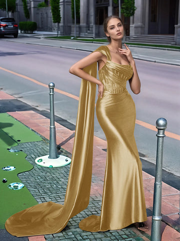 Langes Ballkleid aus Spitze mit One-Shoulder-Träger und Schleppe