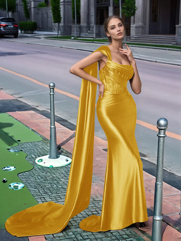 Langes Ballkleid aus Spitze mit One-Shoulder-Träger und Schleppe