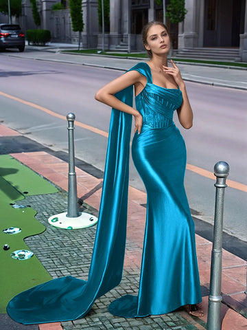 Langes Ballkleid aus Spitze mit One-Shoulder-Träger und Schleppe