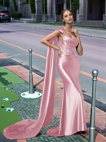 Langes Ballkleid aus Spitze mit One-Shoulder-Träger und Schleppe