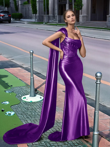 Langes Ballkleid aus Spitze mit One-Shoulder-Träger und Schleppe