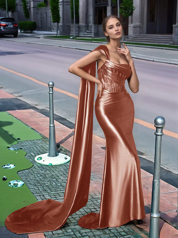 Langes Ballkleid aus Spitze mit One-Shoulder-Träger und Schleppe