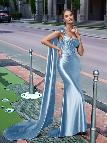 Langes Ballkleid aus Spitze mit One-Shoulder-Träger und Schleppe