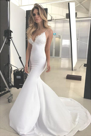 Elegantes rückenfreies Meerjungfrau-Spitzen-Brautkleid mit V-Ausschnitt und Applikationen 