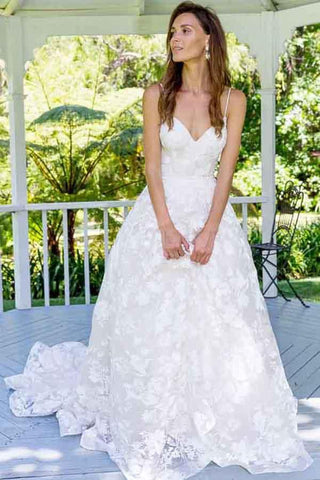 Fabulous White Spaghetti Straps A-Line Backless Lace Long Wedding Dresses