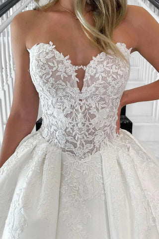 Satin Ball Gown Sweetheart Vintage Wedding Dresses With Lace Appliques