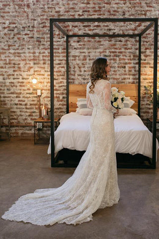 Etuikleid mit langen Ärmeln und Perlen, Brautkleider im Vintage-Stil
