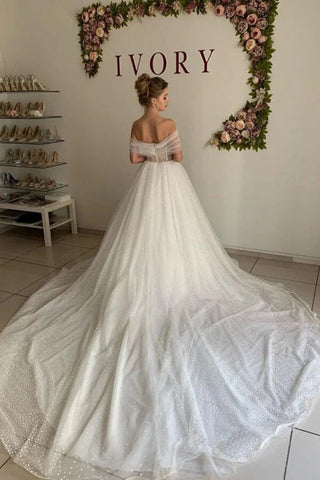 Glänzendes elfenbeinfarbenes Tüll-A-Linien-Brautkleid mit schulterfreiem Schnitt