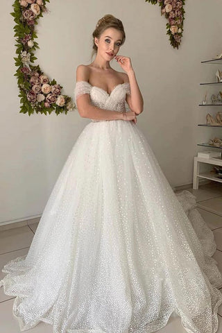 Glänzendes elfenbeinfarbenes Tüll-A-Linien-Brautkleid mit schulterfreiem Schnitt
