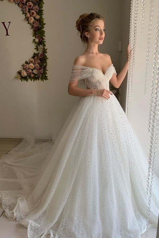 Glänzendes elfenbeinfarbenes Tüll-A-Linien-Brautkleid mit schulterfreiem Schnitt