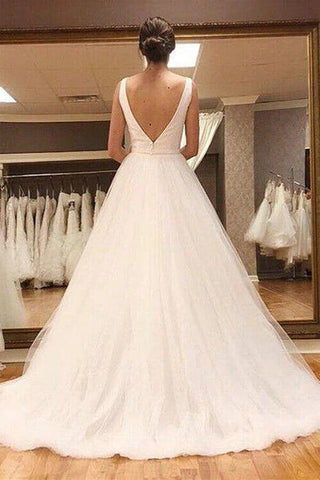 Einfaches A-Linien-Brautkleid aus Tüll mit V-Ausschnitt und offenem Rücken
