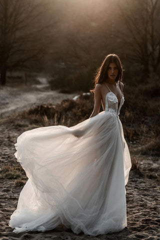 Tulle A-line Deep V-neck Backless Spaghetti Straps Wedding Dresses