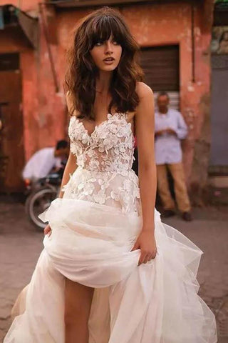 Tulle A-line Spaghetti Straps Backless Wedding Dresses With Train