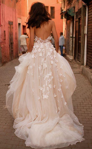 Tulle A-line Spaghetti Straps Backless Wedding Dresses With Train