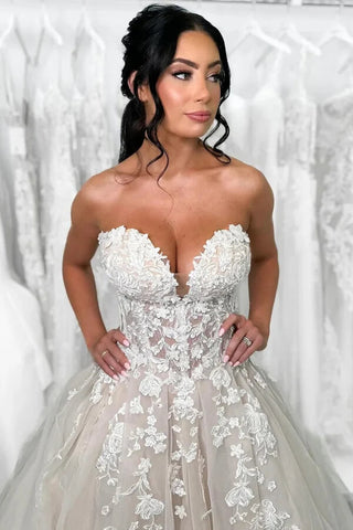 Tulle A-line Sweetheart Neck Strapless Lace Appliqued Wedding Dress