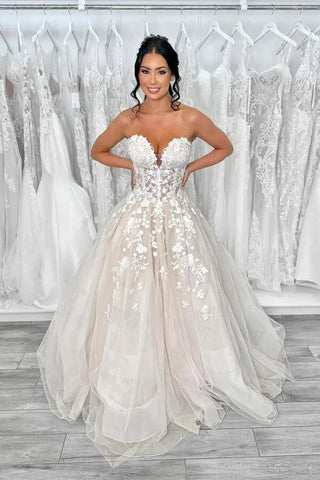 Tulle A-line Sweetheart Neck Strapless Lace Appliqued Wedding Dress