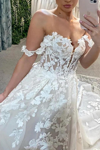 A-Linien-Brautkleid aus Tüll mit Ausschnitt und offenem Ausschnitt und Spitzenapplikationen