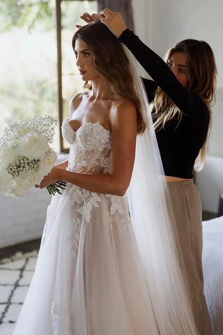 Tulle A-line Sweetheart Sleeveless Lace Appliques Boho Wedding Dresses