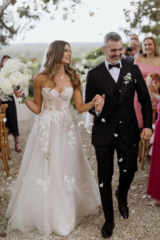 Tulle A-line Sweetheart Sleeveless Lace Appliques Boho Wedding Dresses