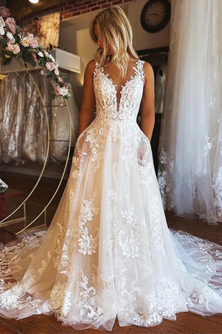 Tüll A-Linie V-Ausschnitt Rückenfreies Boho Brautkleid mit Spitzenapplikationen