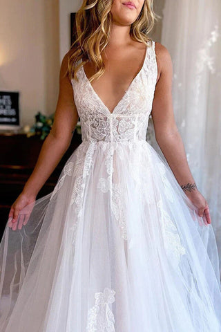 Elegant Tulle A-line V-neck Beach Wedding Dresses With Lace Appliques