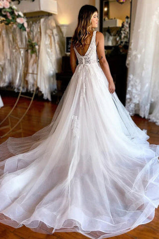 Elegant Tulle A-line V-neck Beach Wedding Dresses With Lace Appliques