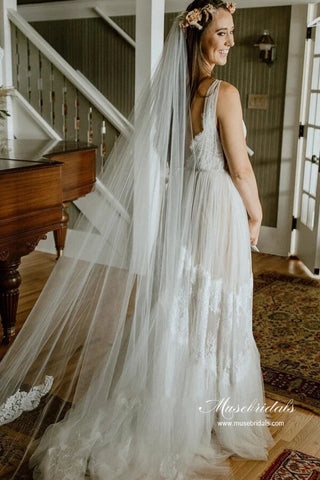Tulle A-line V-neck Bohemian Wedding Dresses With Lace Appliques