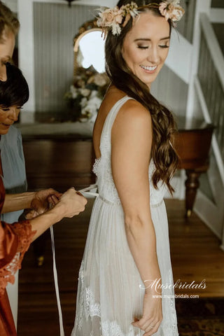 Tulle A-line V-neck Bohemian Wedding Dresses With Lace Appliques