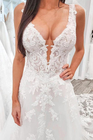 Tulle A-line V-neck Lace Appliques Wedding Dresses With Chapel Train