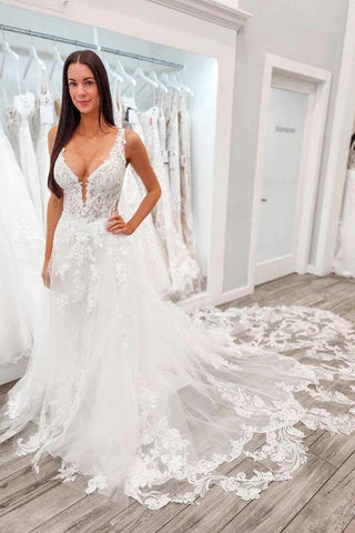 Tulle A-line V-neck Lace Appliques Wedding Dresses With Chapel Train