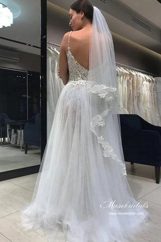 Tulle A-line V-neck Spaghetti Straps Backless Wedding Dress With Lace