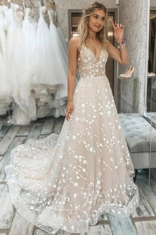 Tulle A-line V-neck Spaghetti Straps Lace Appliques Wedding Dresses