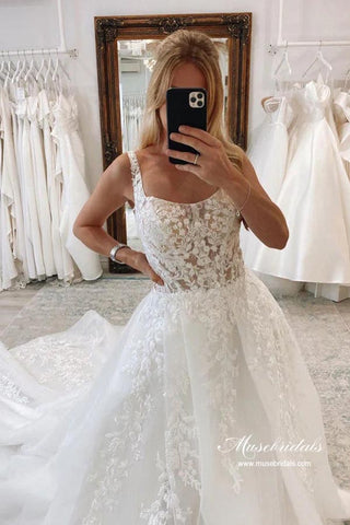 Tulle Ball Gown Scoop Court Train Wedding Dress With Lace Appliques