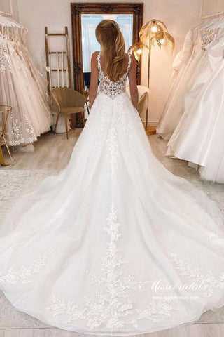 Tulle Ball Gown Scoop Court Train Wedding Dress With Lace Appliques