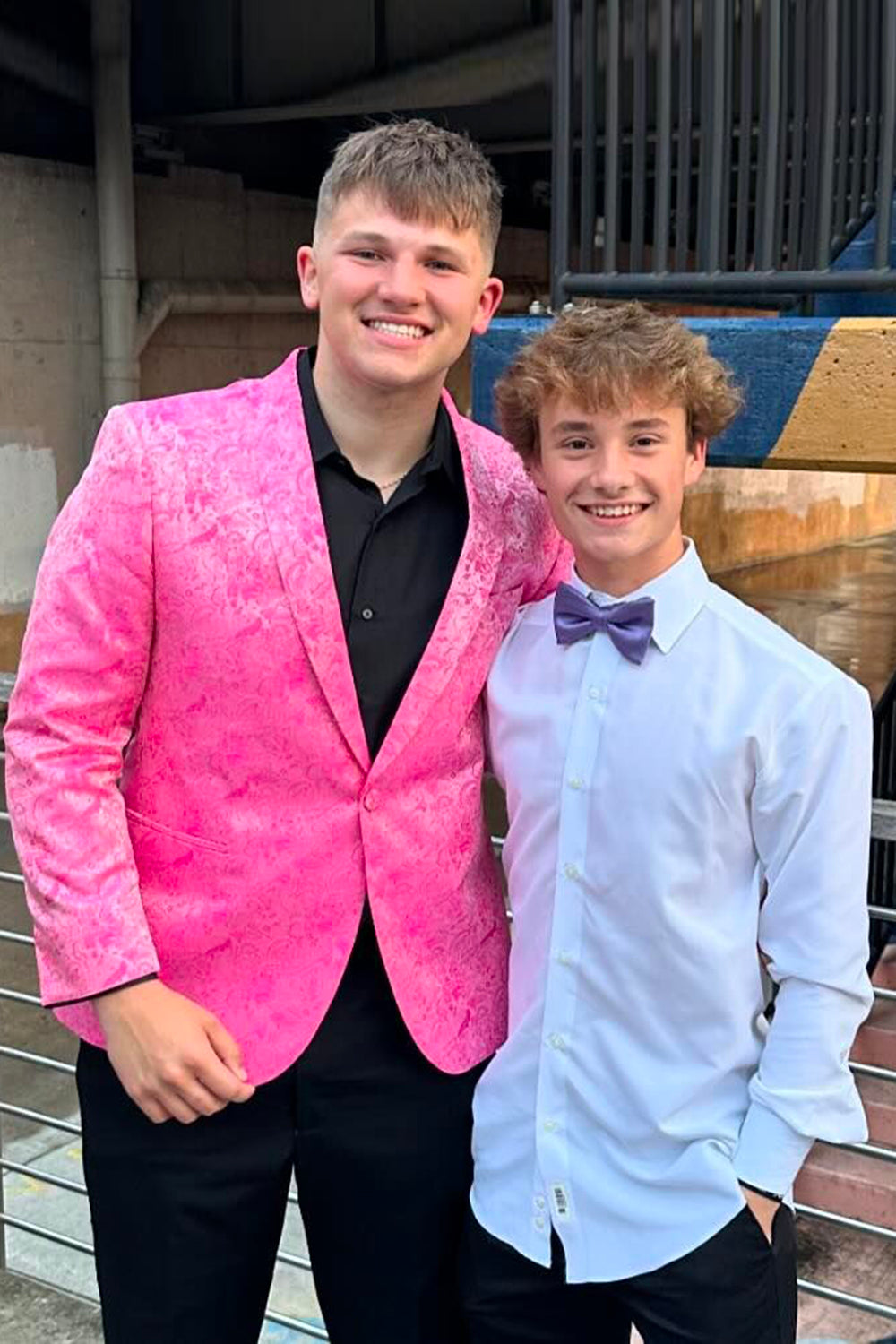 Pink Jacquard Shawl Lapel One Button 2 Pieces Men's Prom Suits 